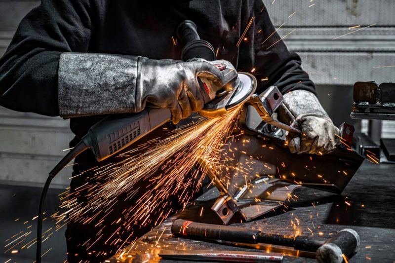 view worker grinding piece metal 268835 4092